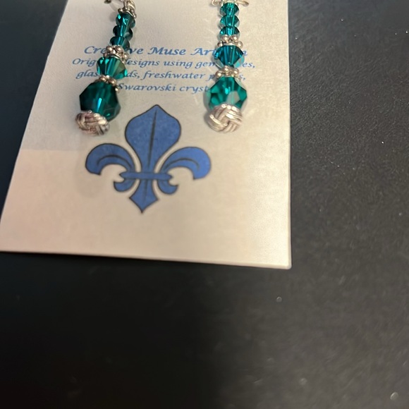 Set of Swarovski crystal Celtic pendant and matching earrings - Picture 5 of 6